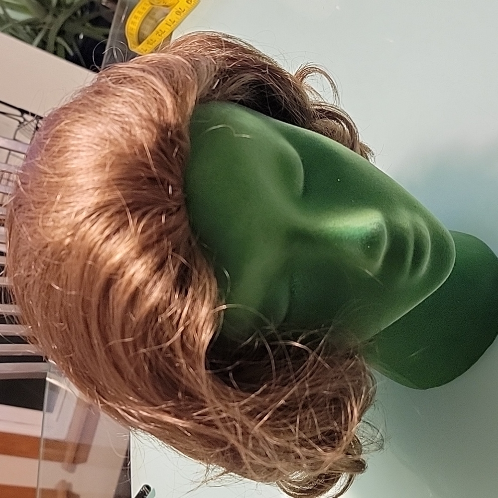 Vintage. ELURA modacrylic Fibre. Brown wig.